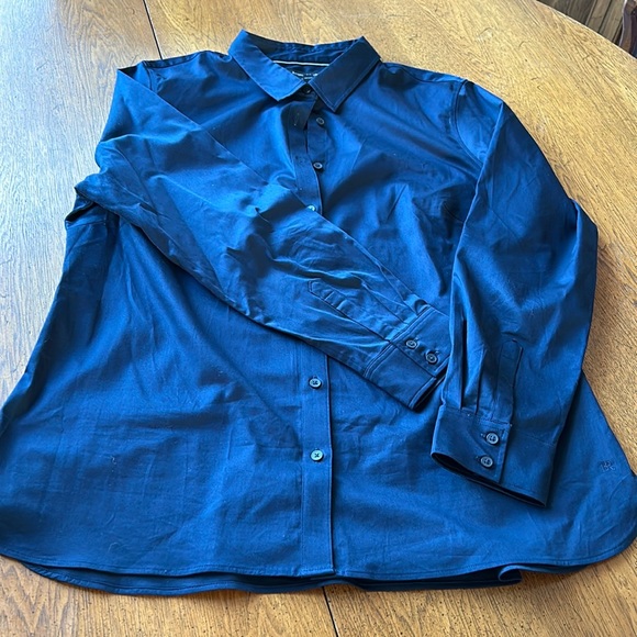 Host pick! Banana Republic Tailored Fit Dress Shirt - Picture 2 of 7